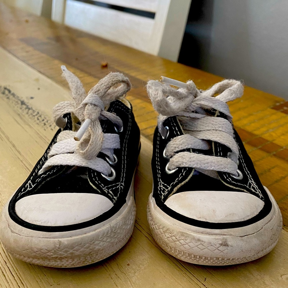 Black converse baby size 2
